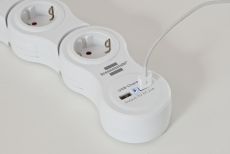 Brennenstuhl 1155350210 Vario Power Steckdosenleiste mit USB-Ladefunktion 5-fach weiß, 1,4m H05VV-F 3G1,5