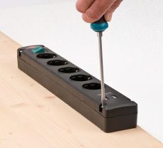 Brennenstuhl 1150660315 Bremounta Steckdosenleiste mit USB-Ladefunktion 5fach schwarz 3m H05VV-F 3G1,5 mit Schalter