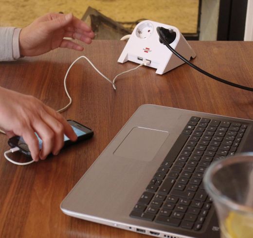 Brennenstuhl 1153520222 Tischsteckdose Desktop-Power, 2-fach, 2 x USB (Tischsteckdose mit 1,8m Kabel, Mehrfachsteckdose mit Gummifüßen und 2-Fach USB) weiß poliert [Energieklasse B]