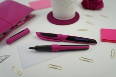 Füller - STABILO Flow SPORTY in pink/schwarz - Einzelstift - inklusive Patrone