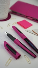 Füller - STABILO Flow SPORTY in pink/schwarz - Einzelstift - inklusive Patrone